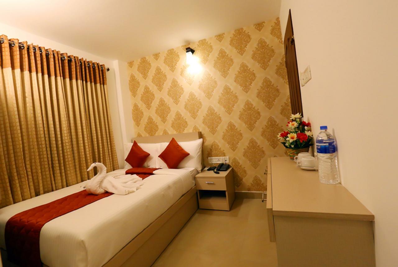 Hotel Swarna Residency Kochi Exterior foto
