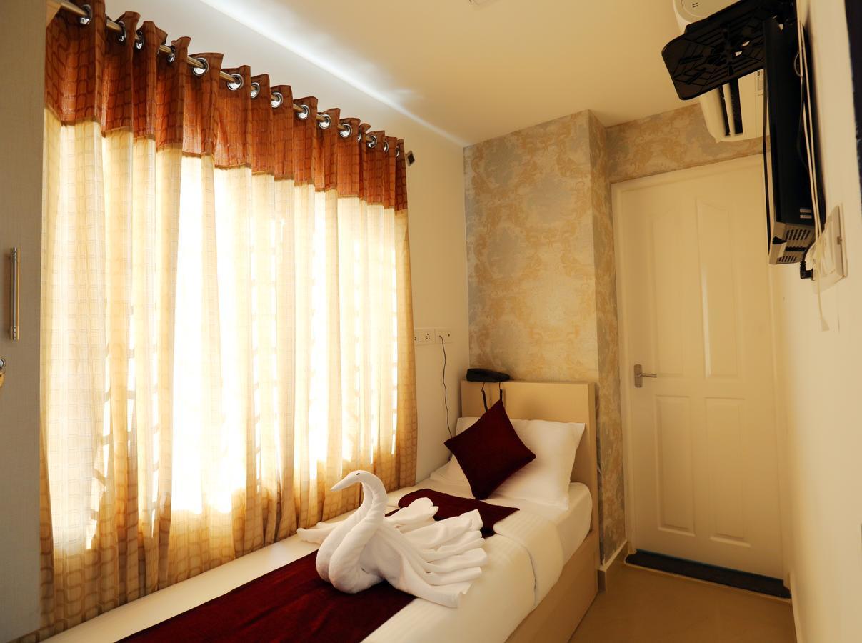 Hotel Swarna Residency Kochi Exterior foto