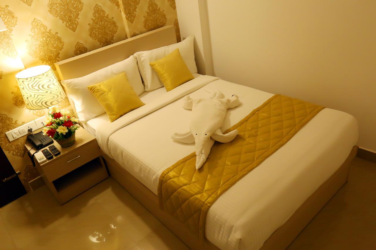 Hotel Swarna Residency Kochi Exterior foto