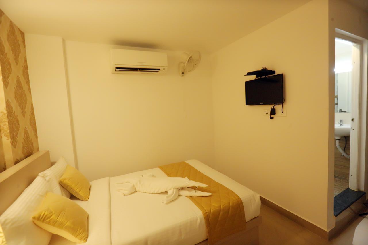 Hotel Swarna Residency Kochi Exterior foto