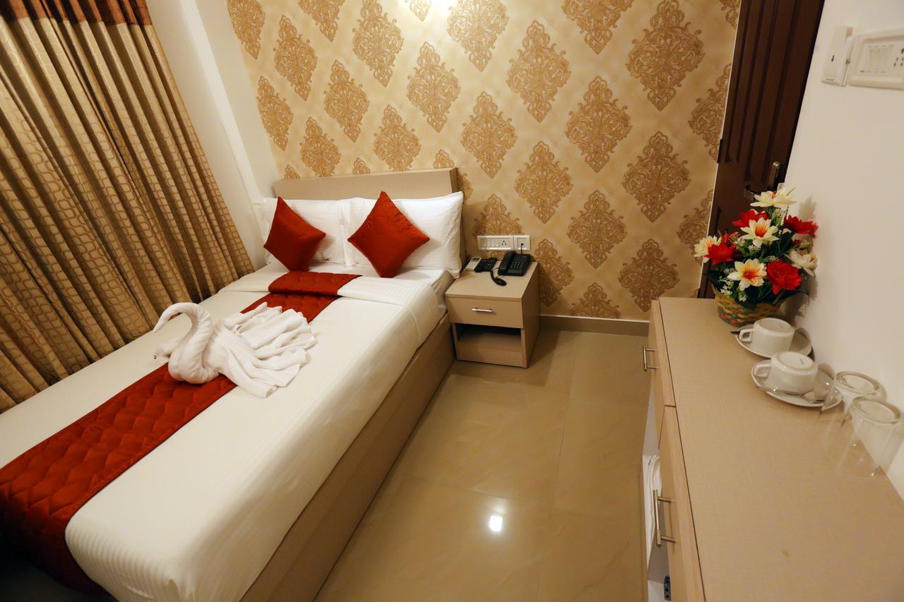 Hotel Swarna Residency Kochi Exterior foto