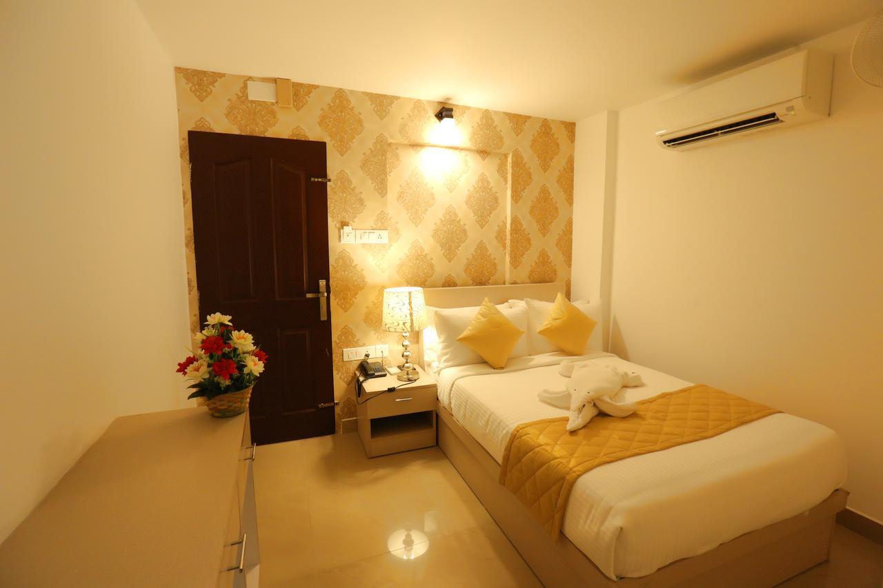 Hotel Swarna Residency Kochi Exterior foto